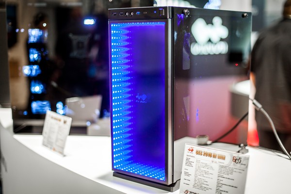 In_Win_CES_2016_-_5