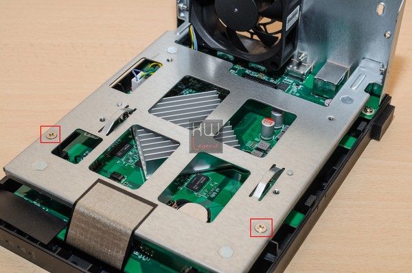 ASUSTOR_AS3102T_-_Uno_sguardo_allinterno_-_8