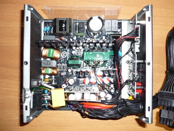 Thermaltake_Smart_DPS_G_650_-_Analisi_interna_-_2