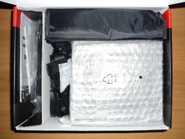 Thermaltake_Smart_DPS_G_650_-_Packaging_e_Bundle_-_5