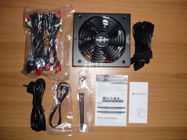 Thermaltake_Smart_DPS_G_650_-_Packaging_e_Bundle_-_6