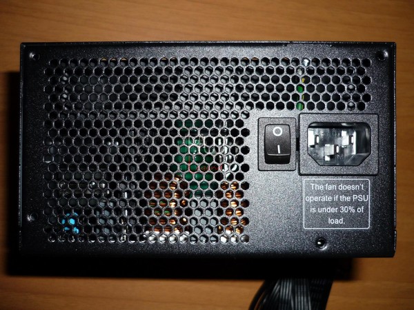 Thermaltake_Smart_DPS_G_650_-_Uno_sguardo_da_vicino_-_2