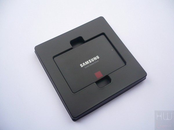 010-samsung-850pro-ssd-foto-confezione-interno