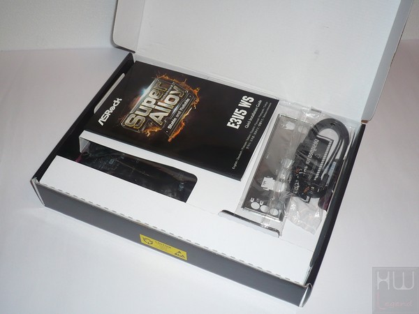 015-asrock-e3v5-ws-foto-confezione-interno