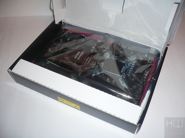016-asrock-e3v5-ws-foto-confezione-interno