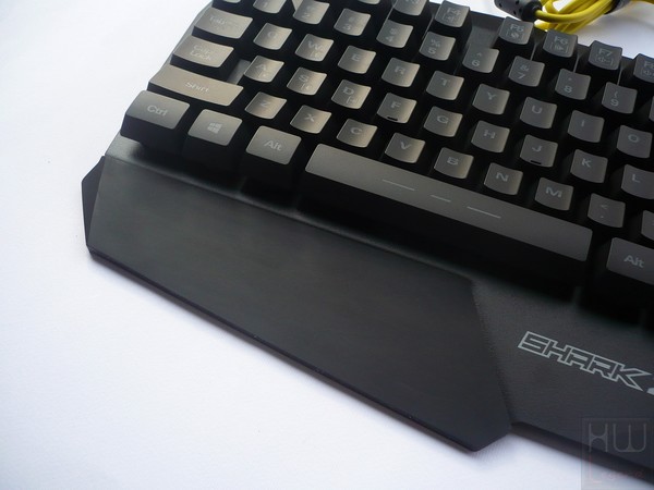 022-sharkoon-k20-foto-tastiera-pad-silicone-poggia-polsi