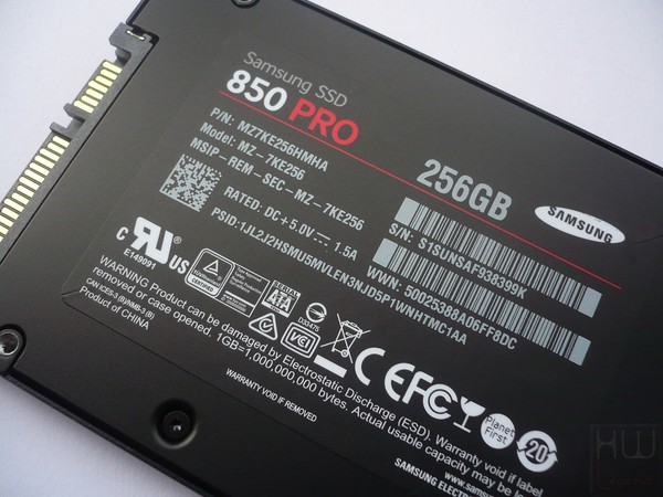 025-samsung-850pro-ssd-foto-ssd-retro-particolare-etichetta
