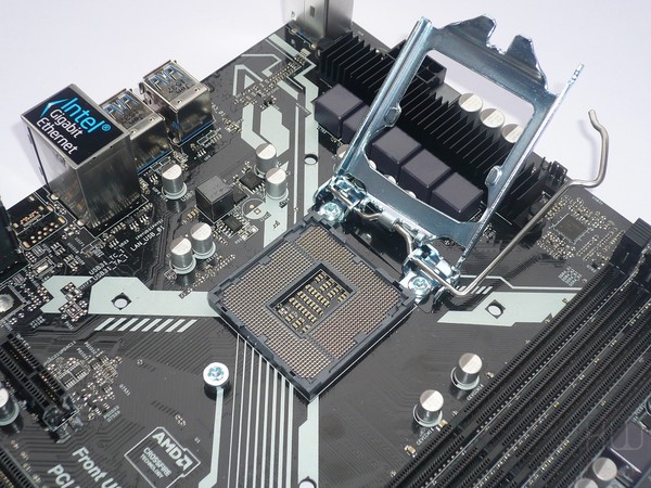 026-asrock-e3v5-ws-intro-foto-scheda-zona-socket