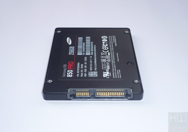 027-samsung-850pro-ssd-foto-ssd-retro-connettori