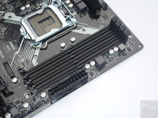028-asrock-e3v5-ws-intro-foto-scheda-slot-ddr4