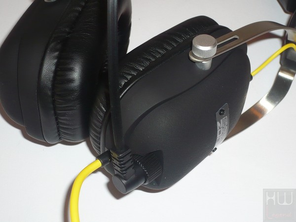 028-sharkoon-H30-foto-cuffie-microfono-collegato