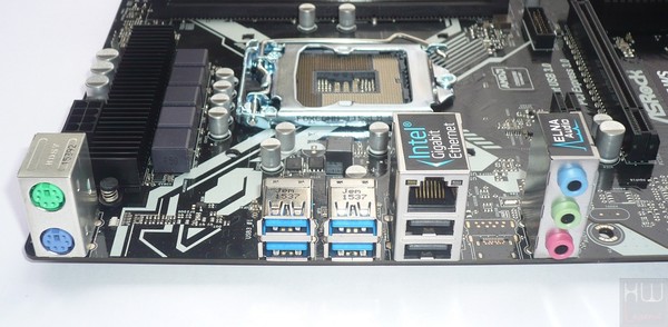037-asrock-e3v5-ws-intro-foto-scheda-pannello-posteriore-IO