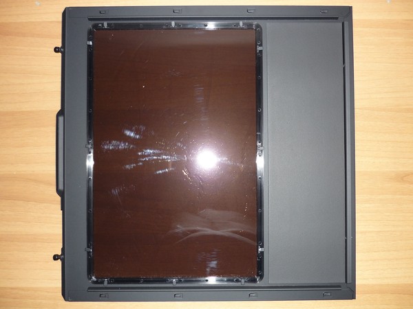 NZXT_H440_Special_Edition_-_Pannello_laterale_2