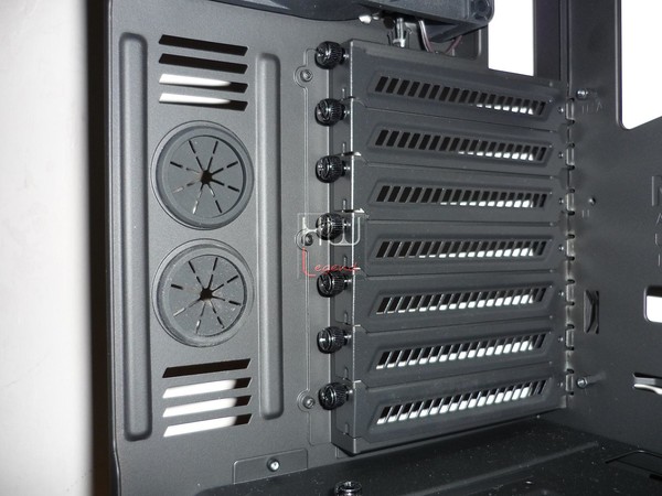 NZXT_H440_Special_Edition_-_Uno_sguardo_allinterno_-_15