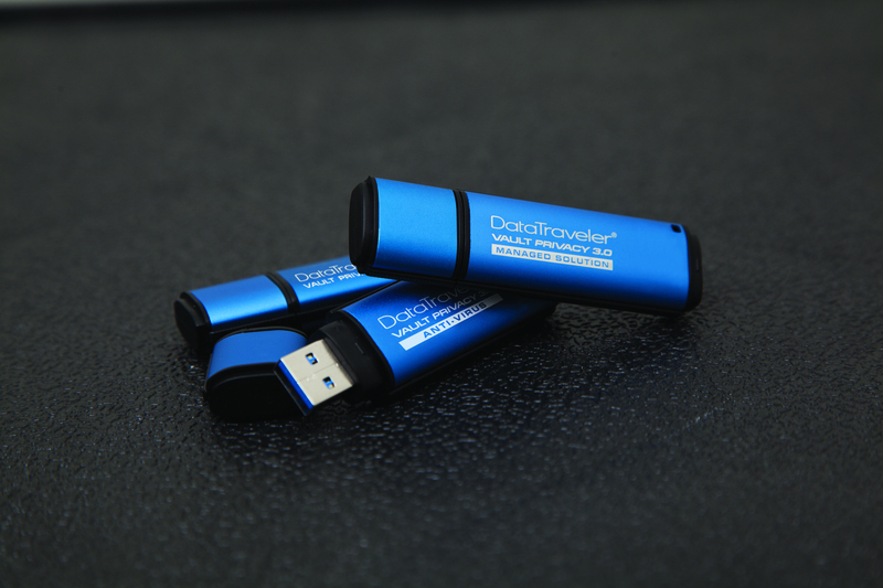 Kingston_DataTraveler_4000G2_e_la_DataTraveler_Vault_Privacy_3