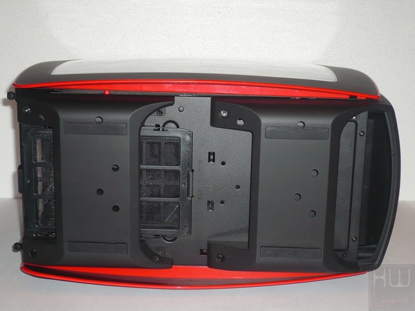 053-nzxt-manta-itx-foto-case-dettaglio-base-chassis
