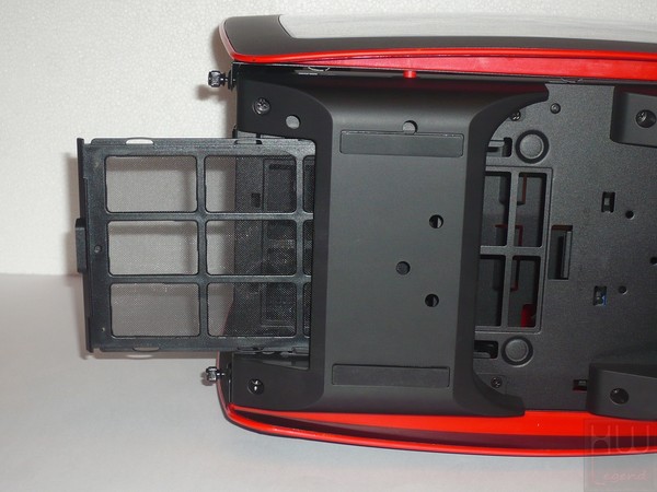 054-nzxt-manta-itx-foto-case-dettaglio-base-chassis-filtro-psu