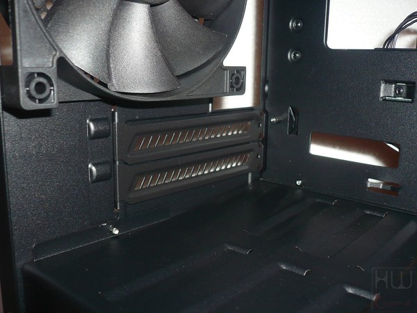 074-nzxt-manta-itx-foto-case-dettaglio-interno-particolare-slot-espansione