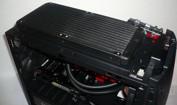 083a-nzxt-manta-itx-foto-case-assemblaggio-posizionamento-kraken-x61