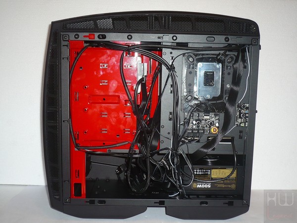 087-nzxt-manta-itx-foto-case-assemblaggio-gestione-cavi-retro