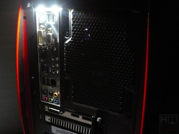 092-nzxt-manta-itx-foto-case-assemblaggio-completo-particolare-retroilluminazione-pannello-IO