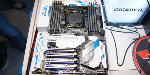 Gigabyte_GA-X99_Designare_EX_Motherboard