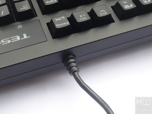 052-tesoro-excalibur-v2-foto-tastiera-particolare-cavo-collegamento-USB