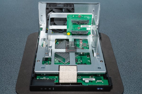 ASUSTOR_AS3202T_-_Uno_sguardo_allinterno_-_4