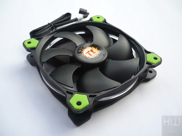 047-thermaltake-water3-extreme-s-foto-ventole-riing-12-led-green