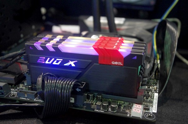 GeIL_DDR4_EVO_X_Hardcore_Gaming_-_2