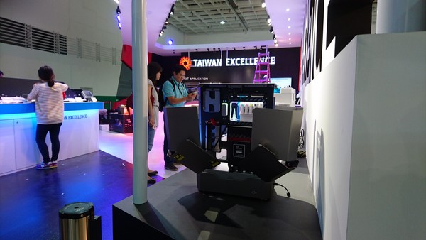 In_Win_Computex_2016_-_12a