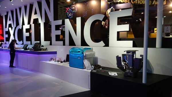 In_Win_Computex_2016_-_13
