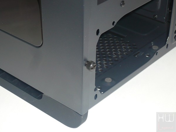 031-itek-eclipse-gaming-cube-foto-case-paratie-laterali-particolare-vite-tool-free-fissaggio