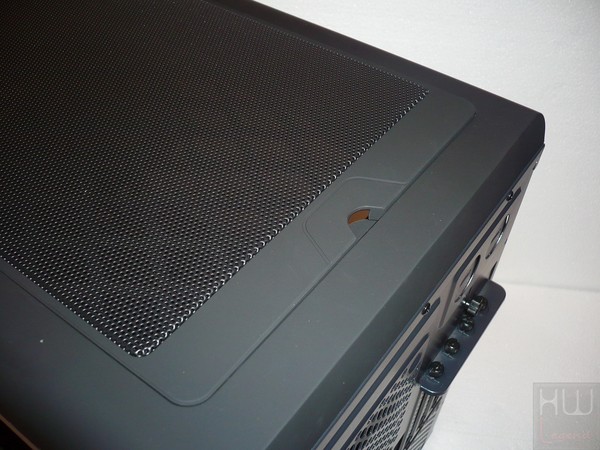 037-itek-eclipse-gaming-cube-foto-case-pannello-superiore-particolare-maniglia-griglia-magnetica