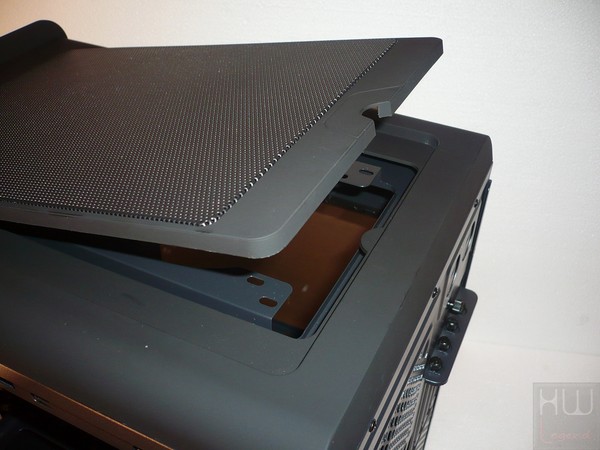 038-itek-eclipse-gaming-cube-foto-case-pannello-superiore-particolare-griglia-magnetica-sollevata