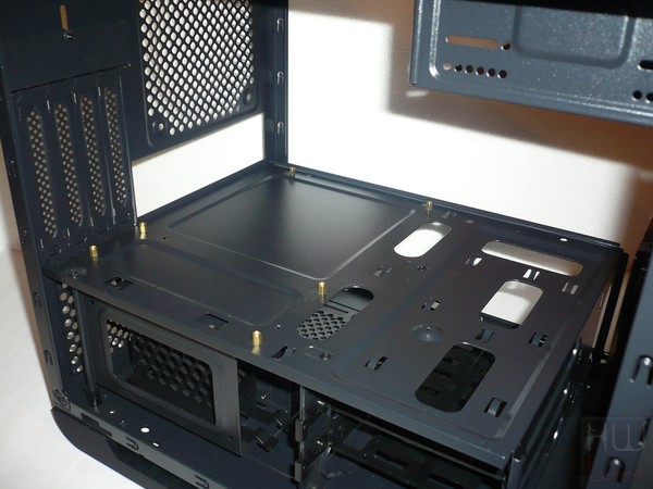 046-itek-eclipse-gaming-cube-foto-case-interno-piano-mainboard