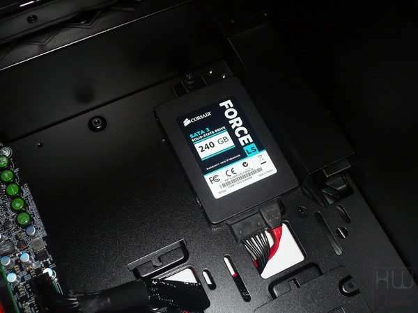 074-inwin-303-classic-c750-dettaglio-installazione-componenti-particolare-SSD