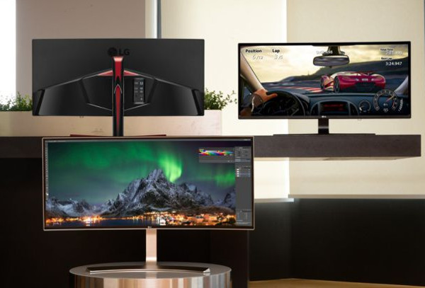 Tre_monitor_UltraWide_da_LG