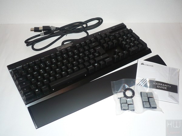 018-corsair-k70-rapidfire-foto-confezione-interno-dotazione