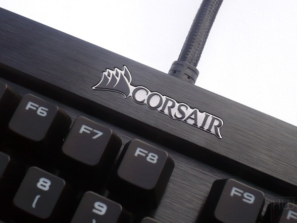 029-corsair-k70-rapidfire-foto-tastiera-particolare-marchio-aziendale