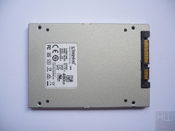 022-kingston-uv400-ssd-foto-varie-retro