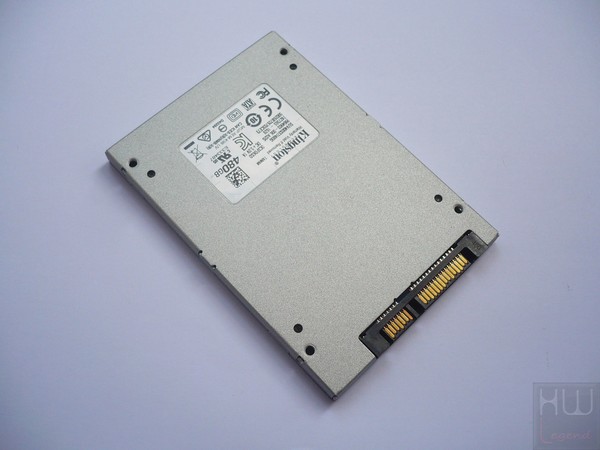 024-kingston-uv400-ssd-foto-varie-retro