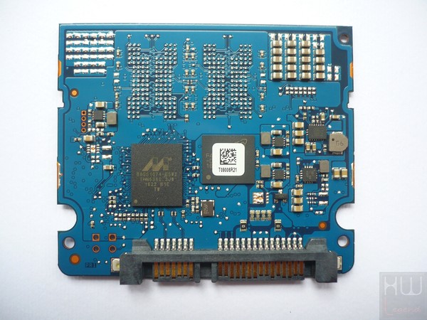 025-crucial-mx300-ssd-foto-PCB-fronte2