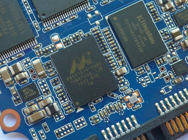 029-kingston-uv400-foto-ssd-smontato-pcb-controller-marvell