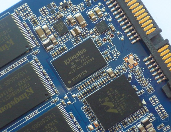 030-kingston-uv400-foto-ssd-smontato-pcb-memoria-cache-kingston