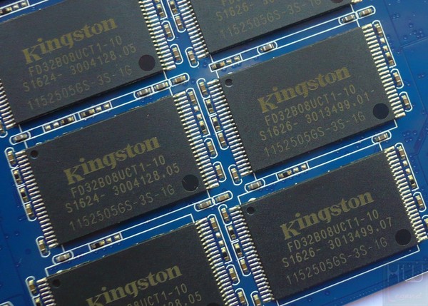 031-kingston-uv400-foto-ssd-smontato-pcb-nand-flash-toshiba
