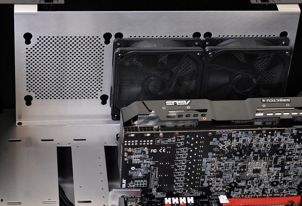 Lian_Li_PC-V3000_-_3