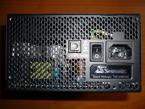 Seasonic_PRIME_Titanium_750W_-_Uno_sguardo_da_vicino_-_2