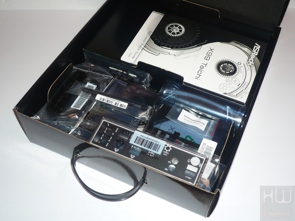 017-asrock-x99-taichi-foto-confezione-interno