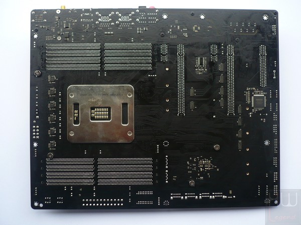 028-asrock-x99-taichi-foto-scheda-retro